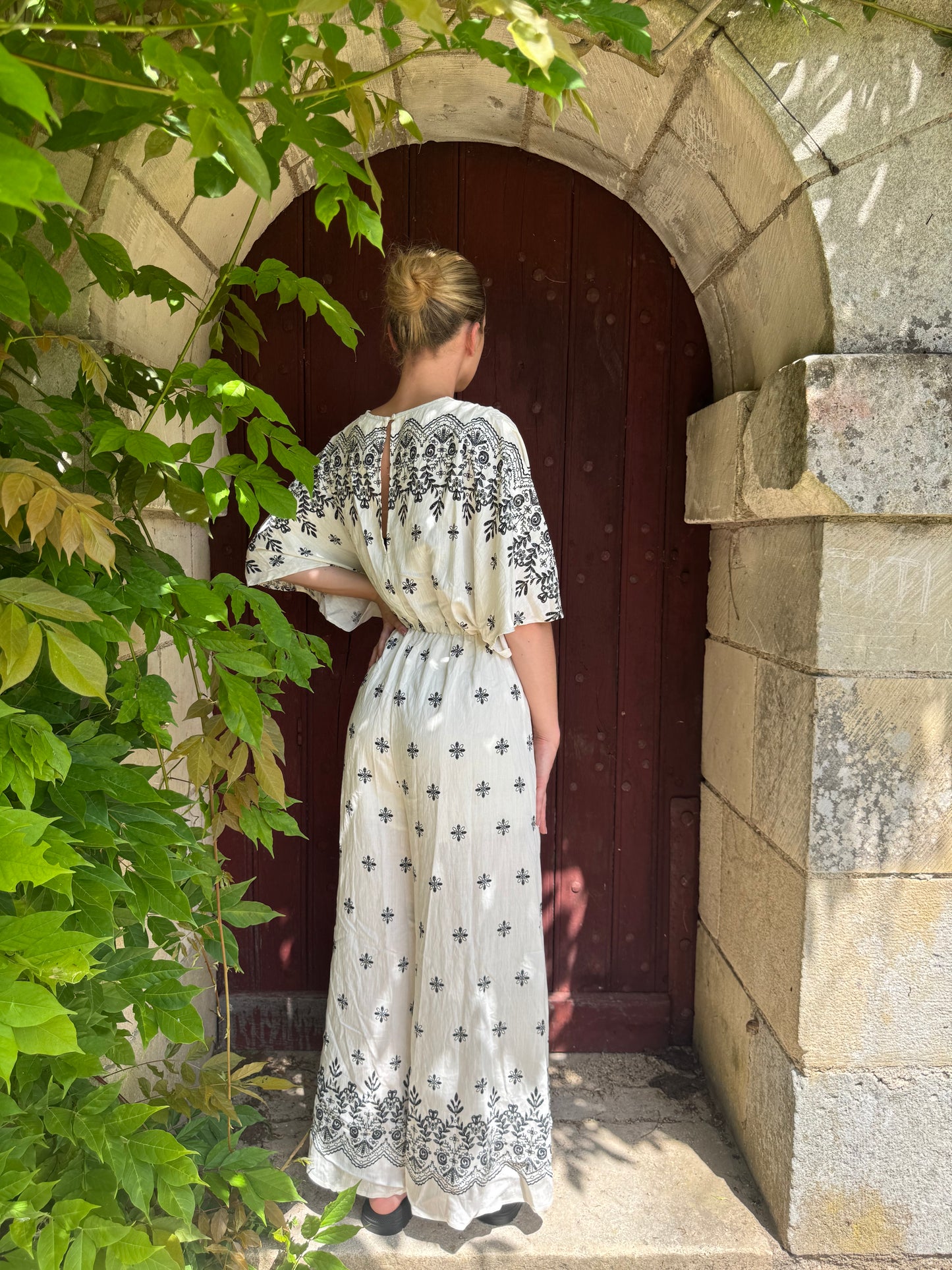 Combinaison pantalon noire et blanche à motifs Pichai
