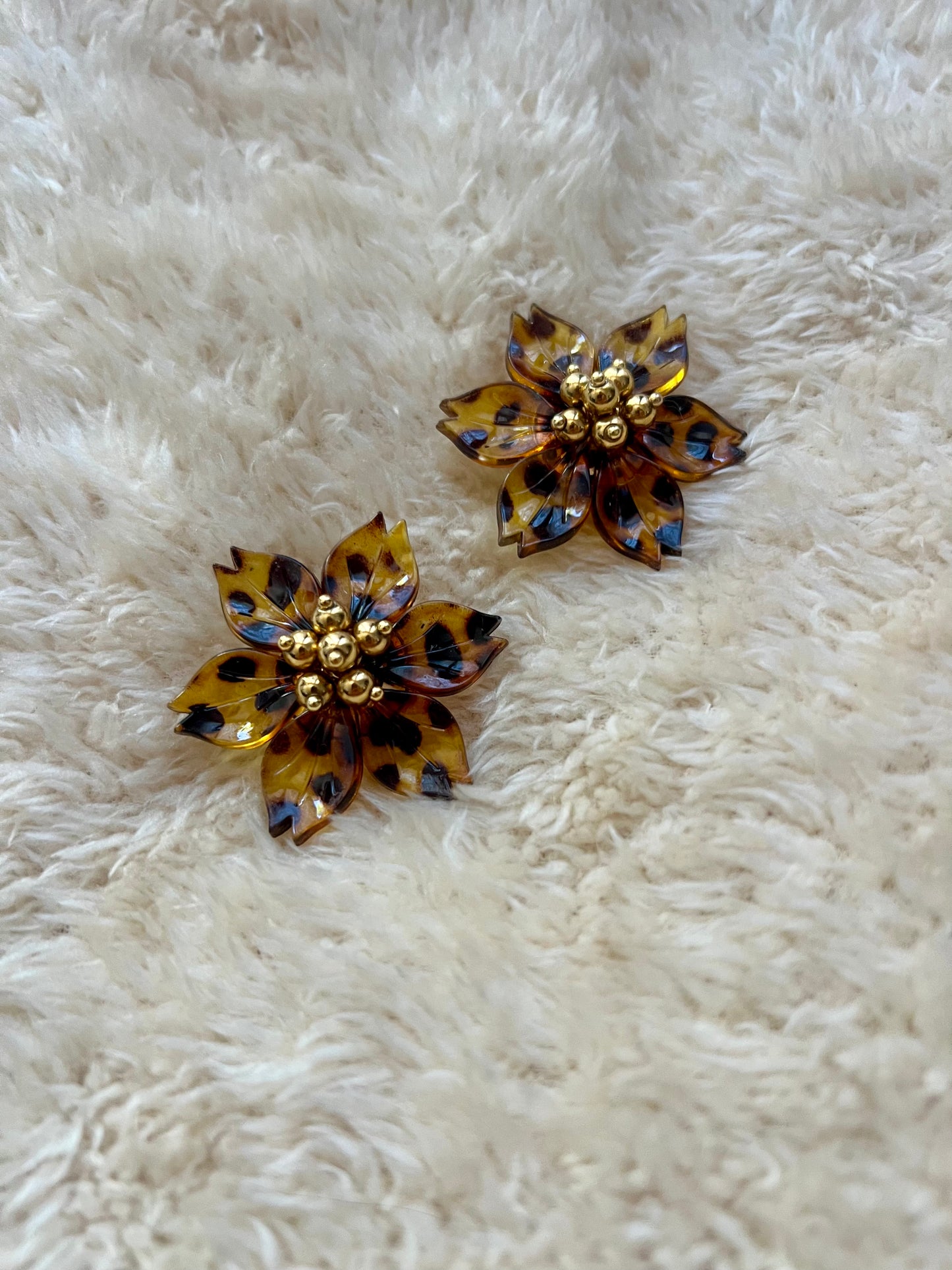 Boucles d'oreilles fleurs léopard Nipha