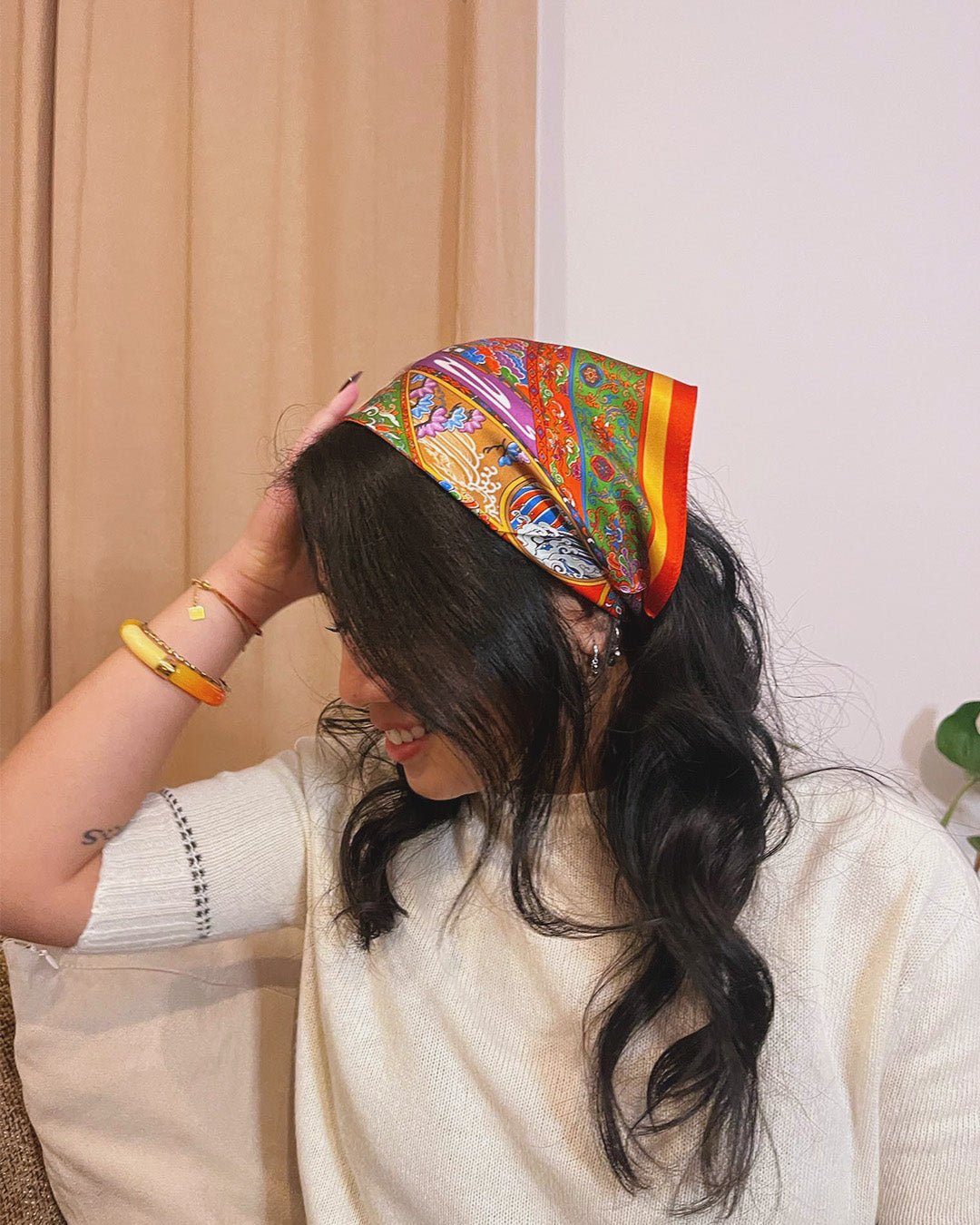 Carré de soie rouge et orange Pracha