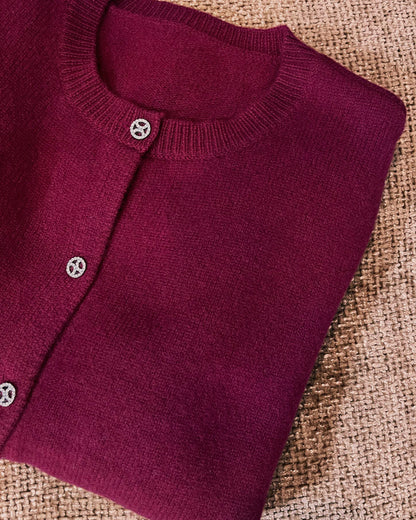 vue du haut du gilet fermé bordeaux focus matière laine