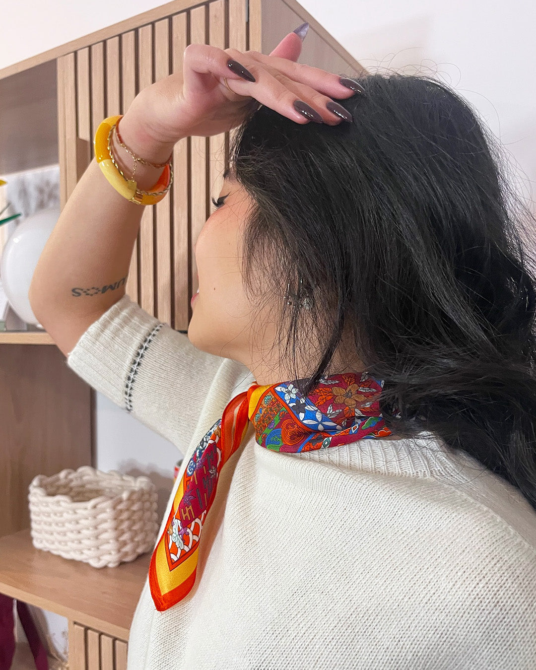 Carré de soie rouge et orange Pracha