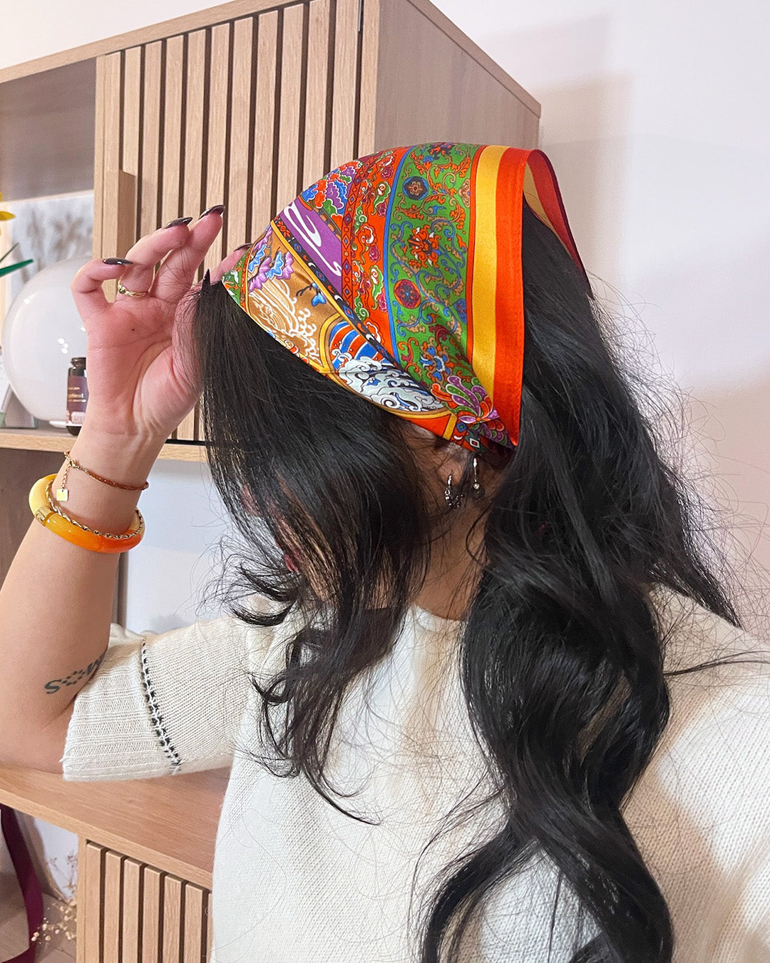 Carré de soie rouge et orange Pracha