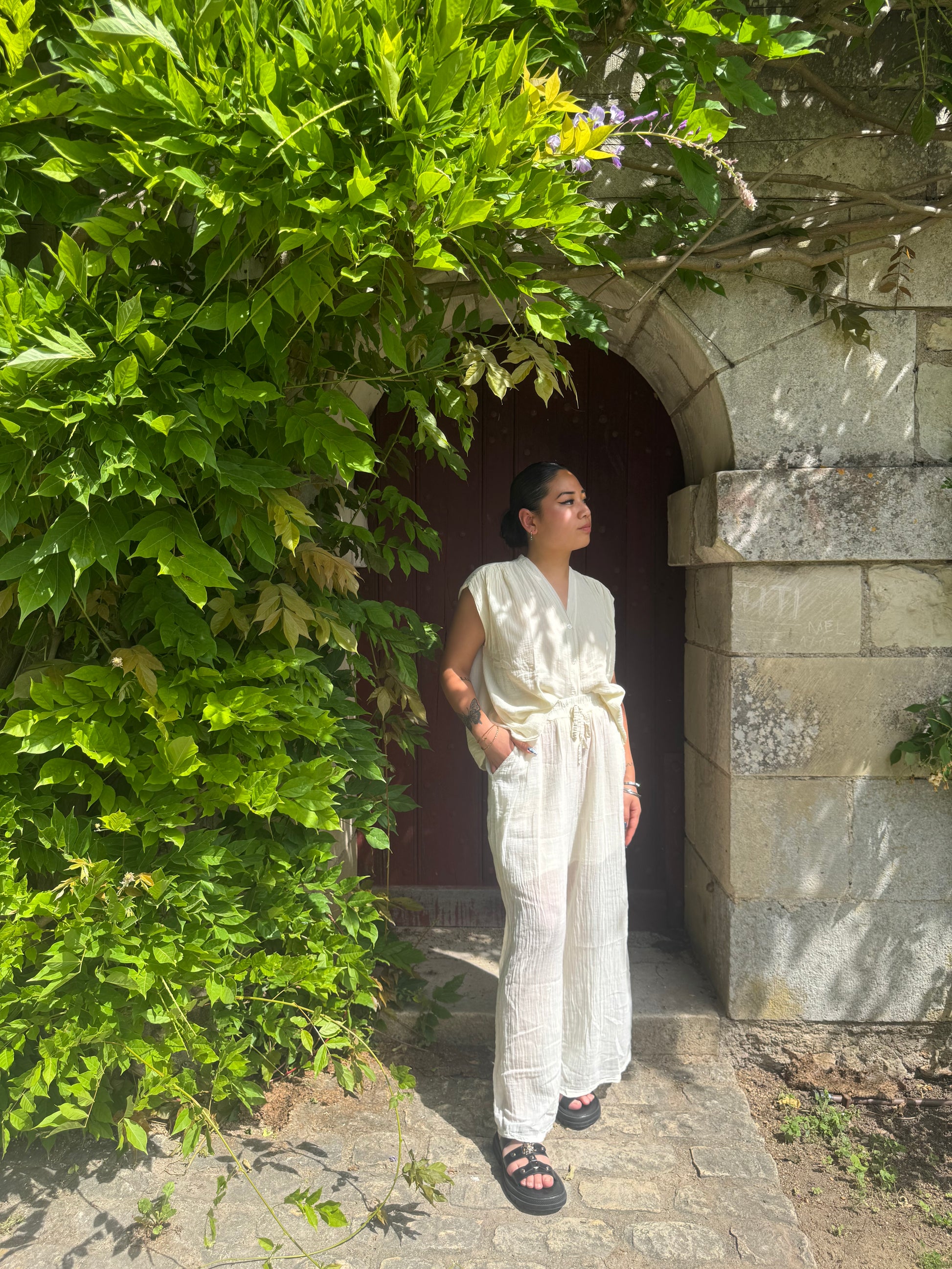 Look complet haut Samorn crème avec pantalon assorti – ensemble été – Kaprys