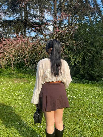 Détail coloris marron glacé jupe-short Bussaba – sous-tons blanc froid – Kaprys