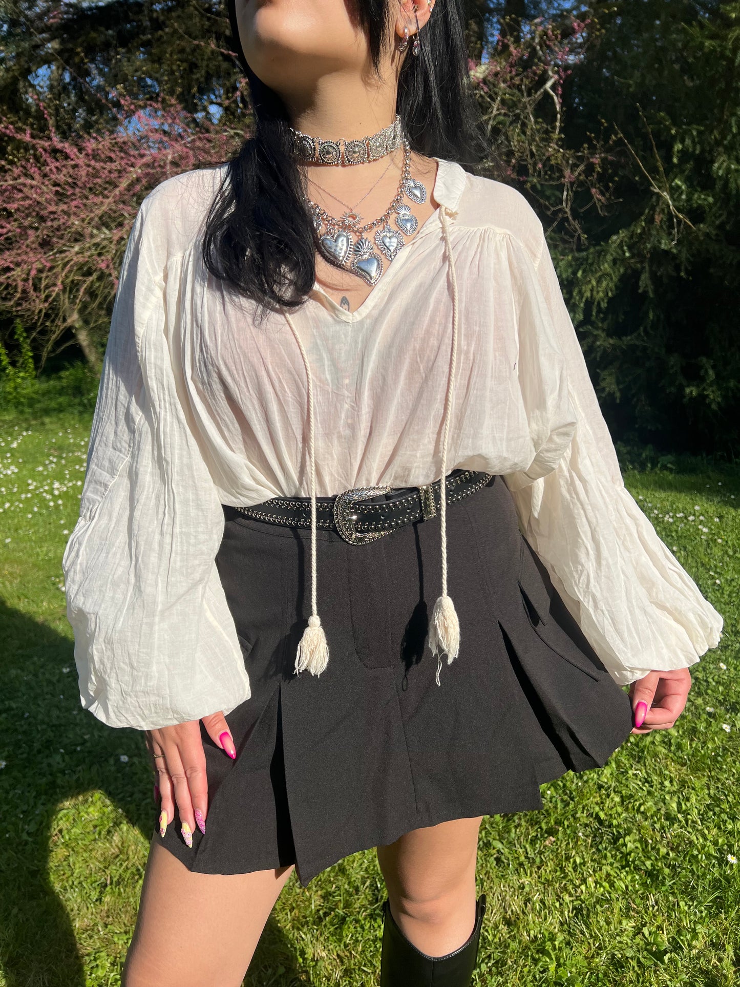Détail bouton et fermeture jupe-short cargo Bussaba noire – Kaprys